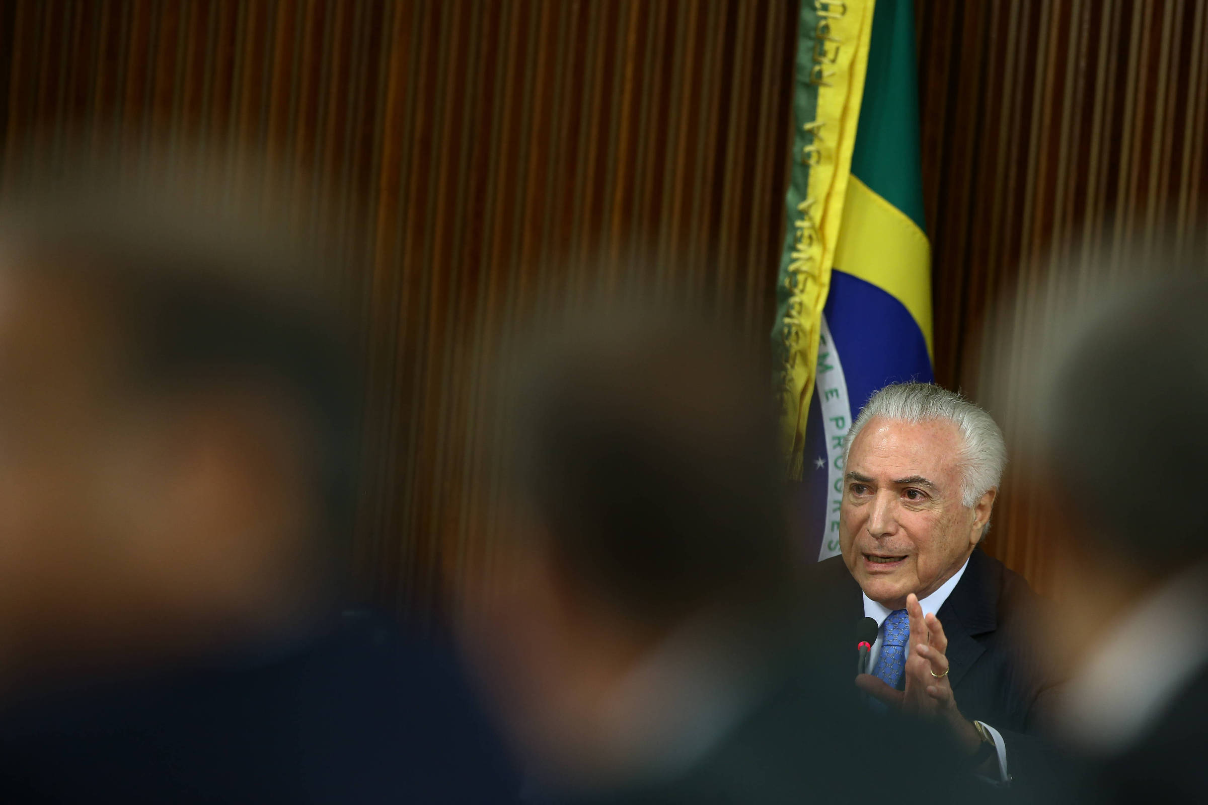 Temer solta freio dos gastos e joga peso do déficit para sucessor